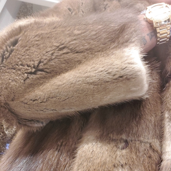 🥰 Fox Fur Coat - Picture 4 of 7